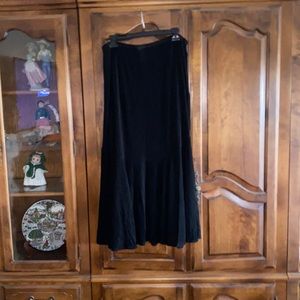 NWOT Solid long flare skirt black